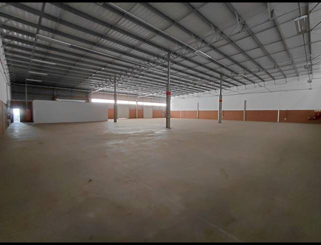 1,315M² WAREHOUSE TO LET IN CLAYVILLE